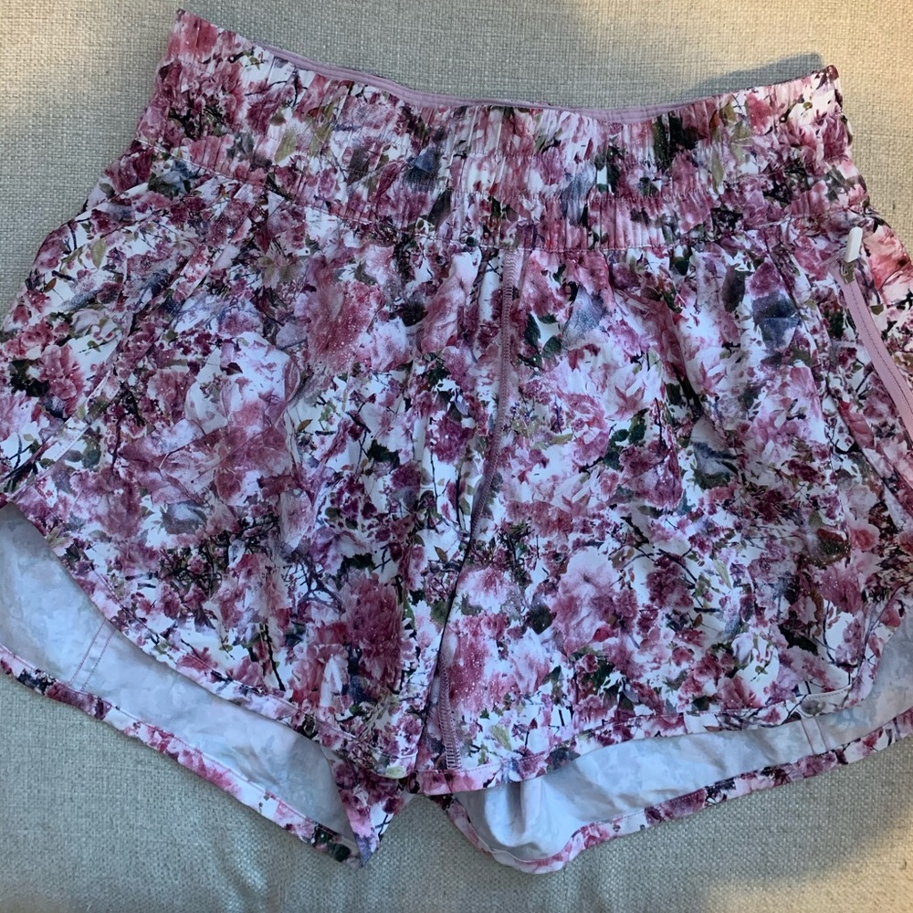 RARE! Floral Lululemon Hotty Hot Short 2.5”